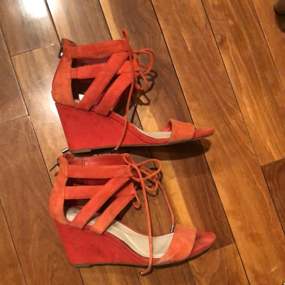 ALFANI, coral suede with laces, size 8 - Picture 2 of 4